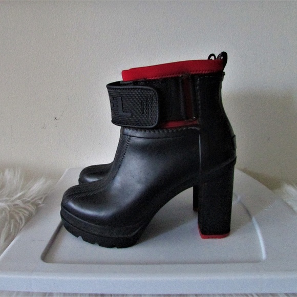 SOREL Shoes - Sorel black ankle boots red lining size 5.5